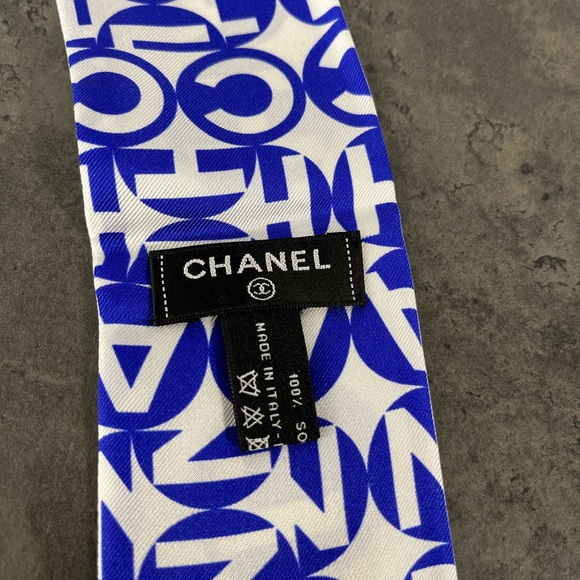 Chanel White and Blue Logo Bandeau - Picture 3 of 3